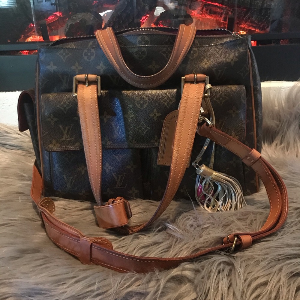 Louis Vuitton multiple pockets